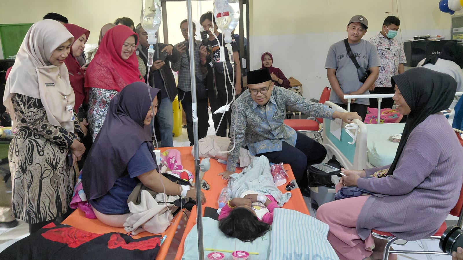 ​Tinjau RSUD Kalisari, Bupati Batang Tegaskan Tak Ada Korban Meninggal Kasus MBG Bawang